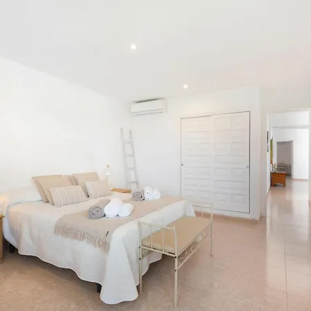 V206 Isabel Villa Son Bou