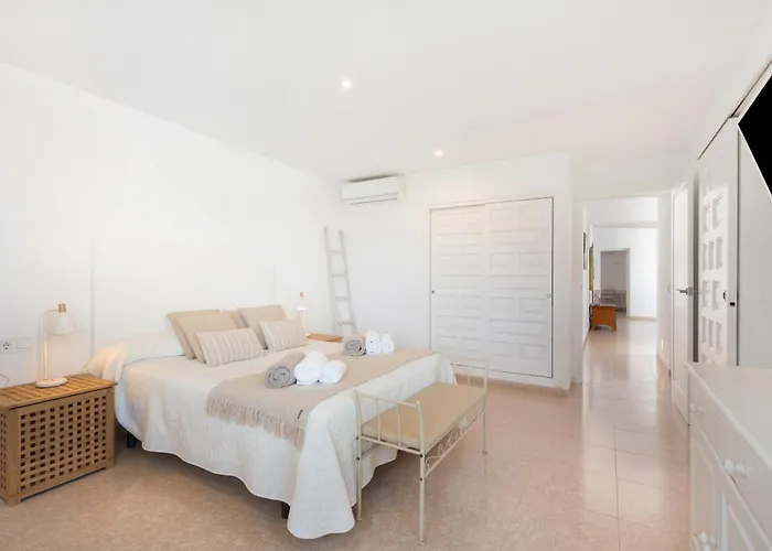 V206 Isabel Villa Son Bou